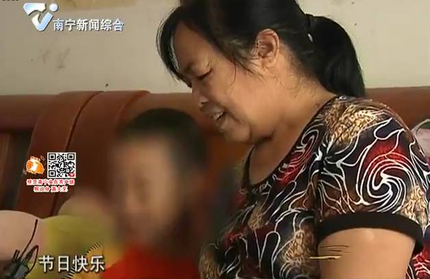 保姆当成“妈妈”背后的原因……哭了！PG麻将胡了免费试玩模拟器6岁男孩把(图9)